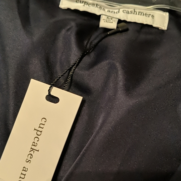 Cupcakes and Cashmere Dorene Romper Medium NWT - Picture 5 of 6